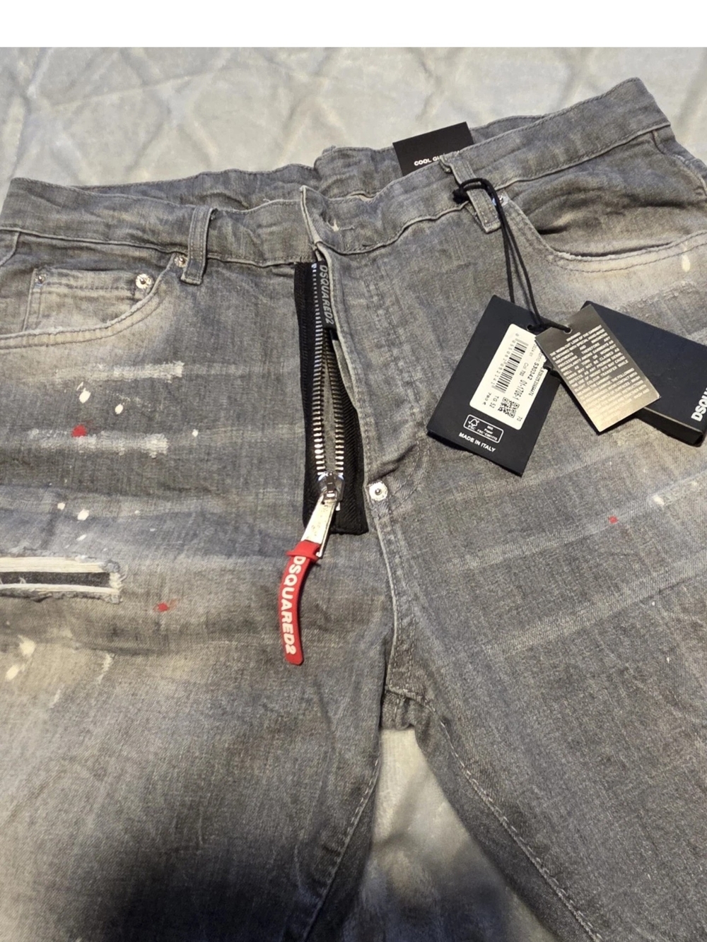 DSQUARED2 Gray Slim Men’s Jeans with Red Zip Tab and White Paint Accents